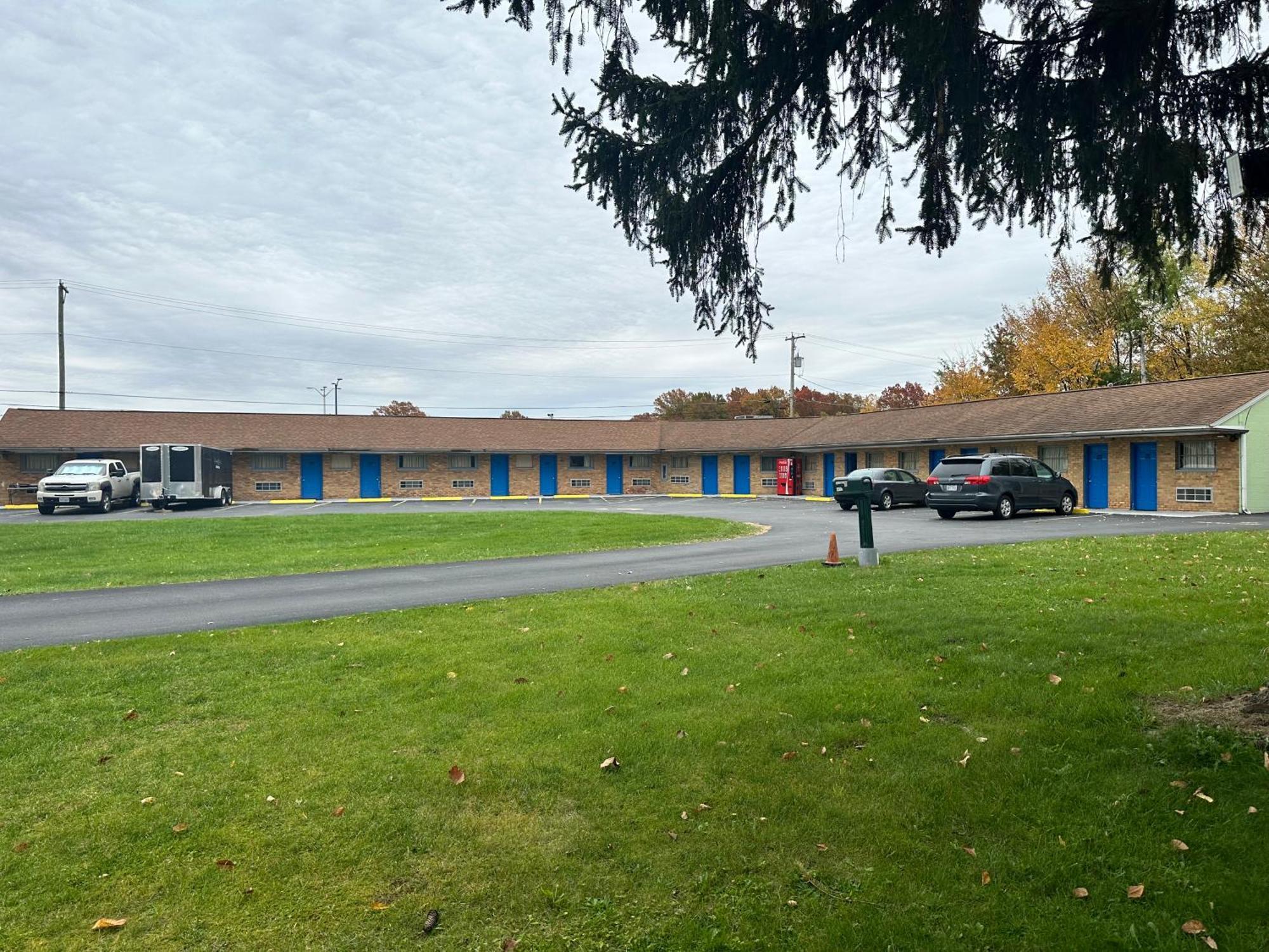 Westgate Manor Motel Austintown & Youngstown Ohio ภายนอก รูปภาพ